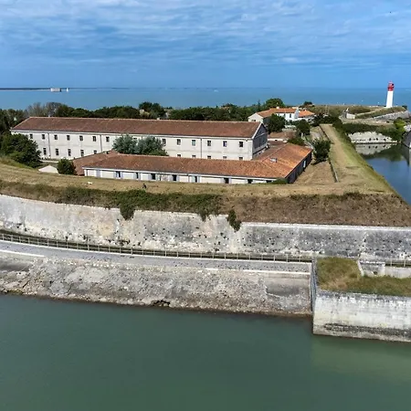 Pierre & Le De La Rade 3*