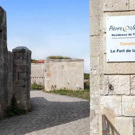 Pierre & Le De La Rade Ξενοδοχείο με διαμερίσματα Île dʼAix