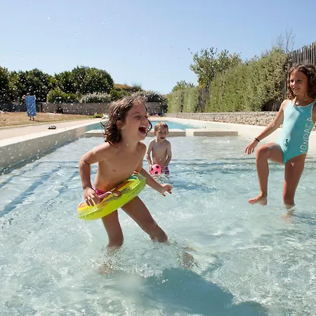 Pierre & Le De La Rade