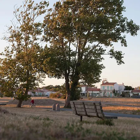 Pierre & Le De La Rade Île dʼAix