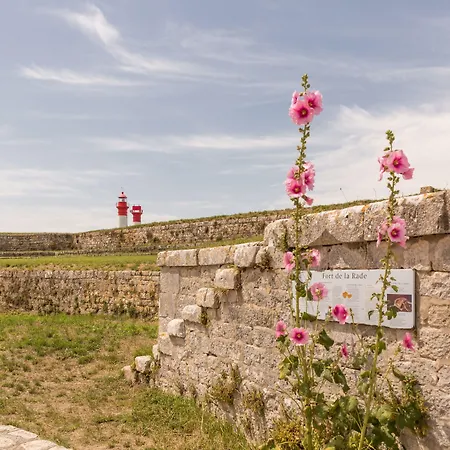 Pierre & Le De La Rade Île dʼAix