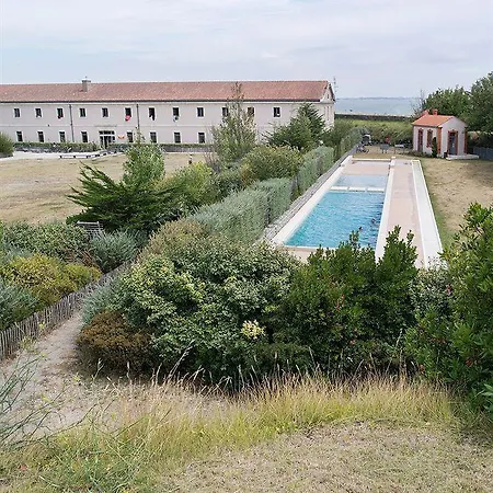 Pierre & Le De La Rade Aparthotel 3*