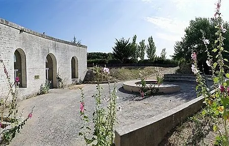 Pierre & Le De La Rade Apart-hotel 3*