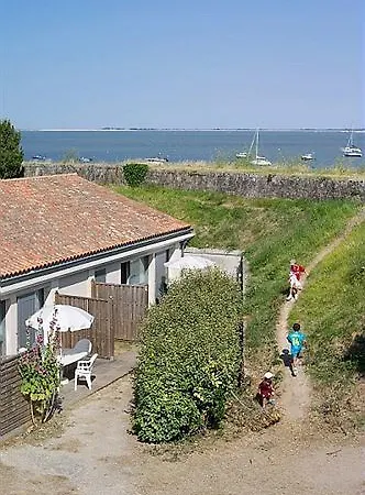 Pierre & Le De La Rade Apart-hotel 3*