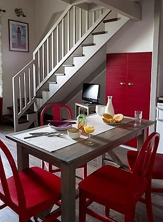 Pierre & Le De La Rade Apart-hotel 3*