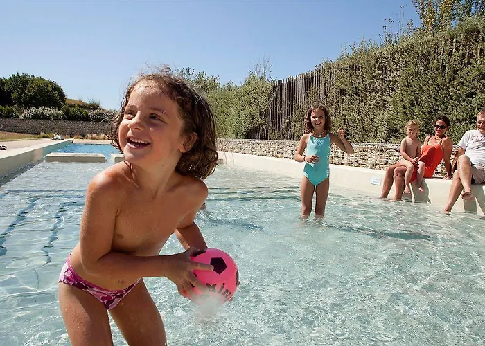 皮埃尔&假期乐堡德拉拉德酒店 3*